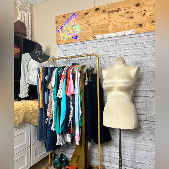 🚨$3 STARTS FOLLOW LIVE SHOWS🚨 - Picture 6 of 8